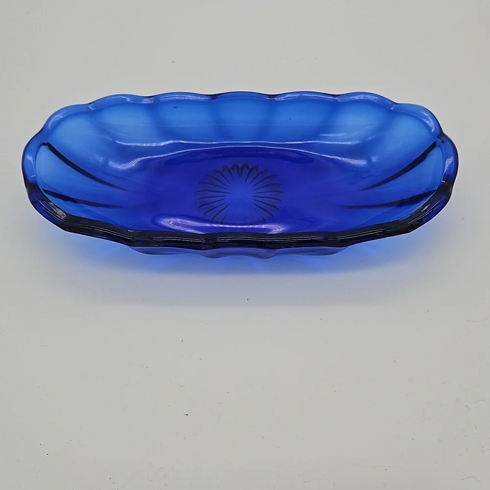 Blue cobalt banana split boat